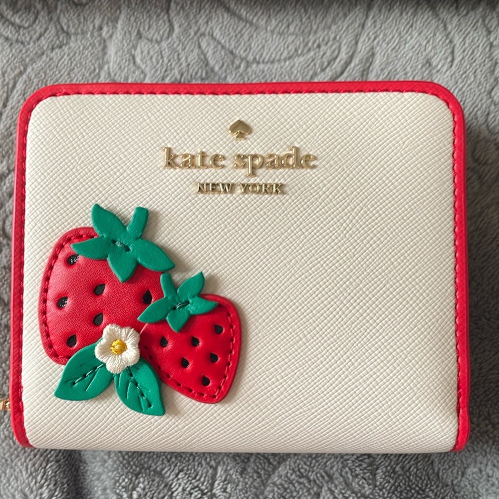 ♠️Kate Spade Strawberry Dreams Small Bifold Wallet